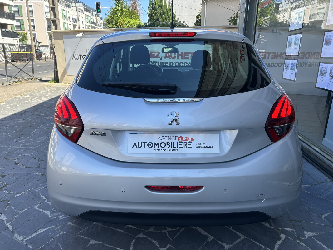 Peugeot 208 — 4