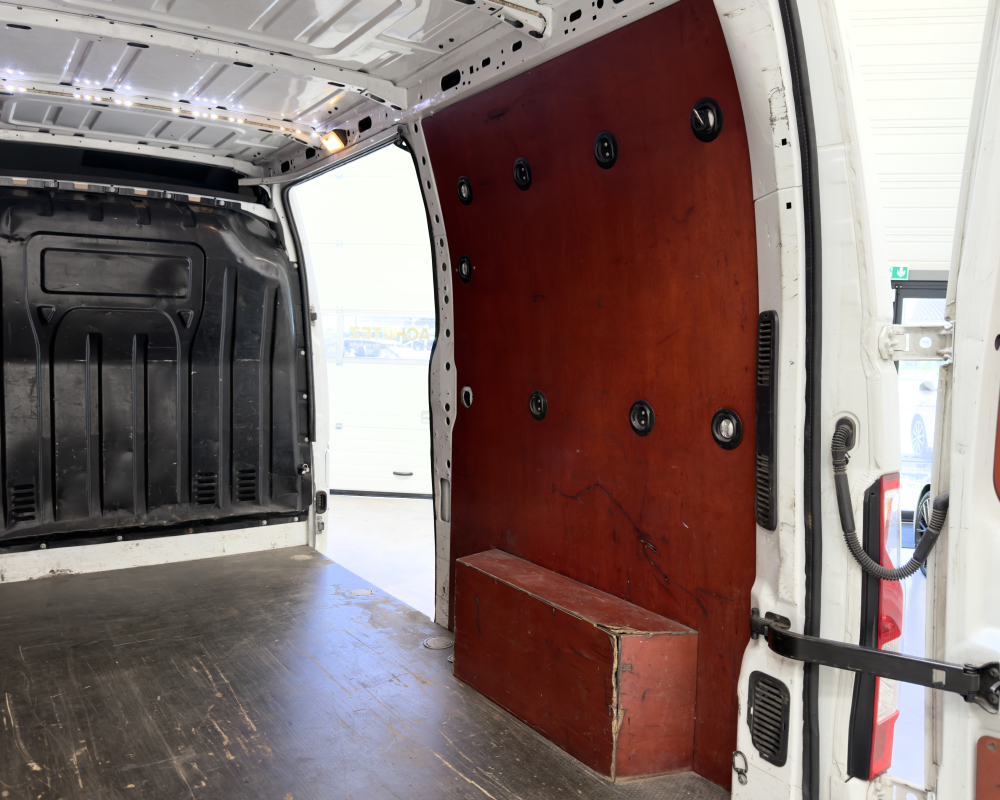 Renault Master — 9