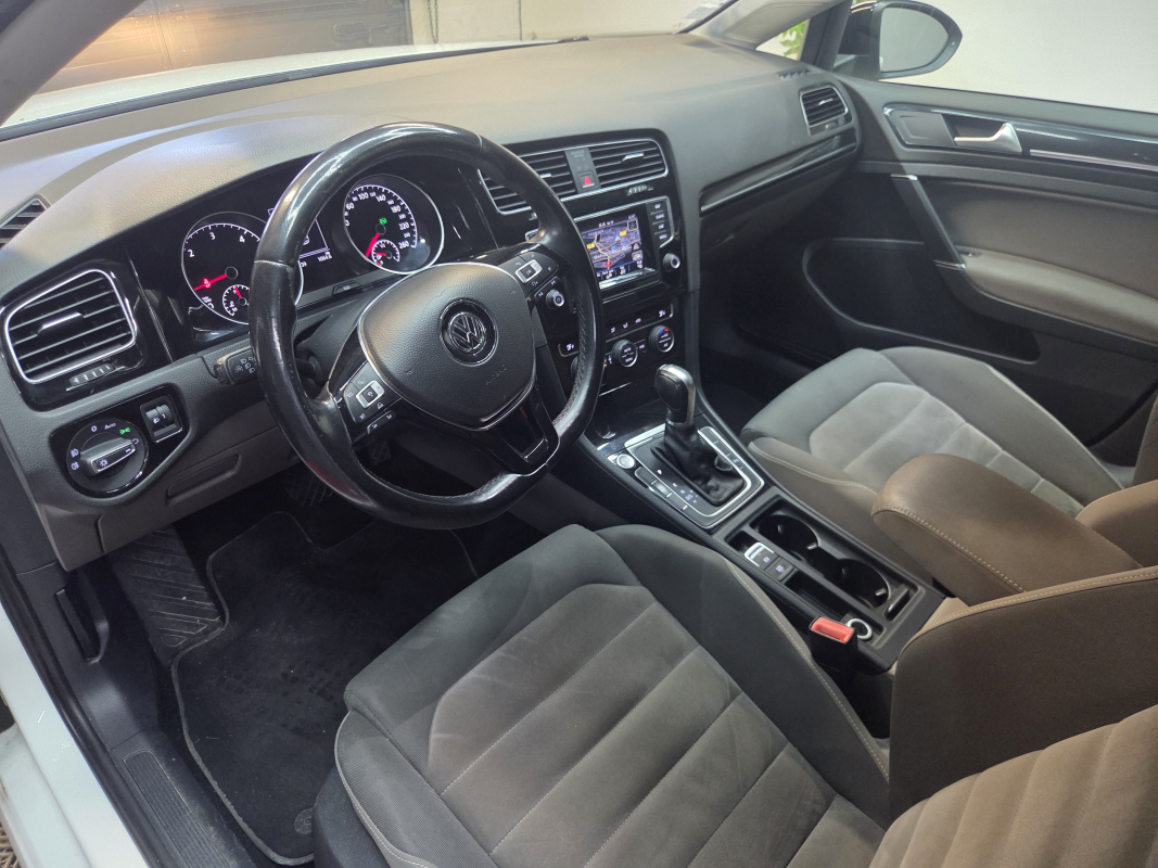 Volkswagen Golf — 10