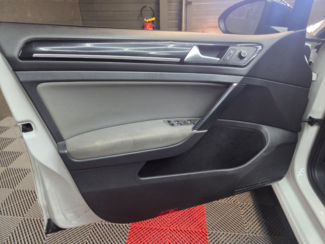 Volkswagen Golf — 9
