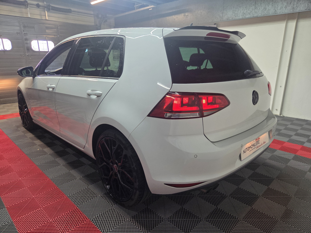 Volkswagen Golf — 7