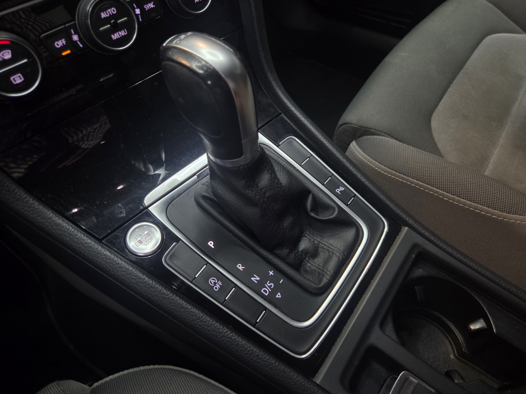 Volkswagen Golf — 17