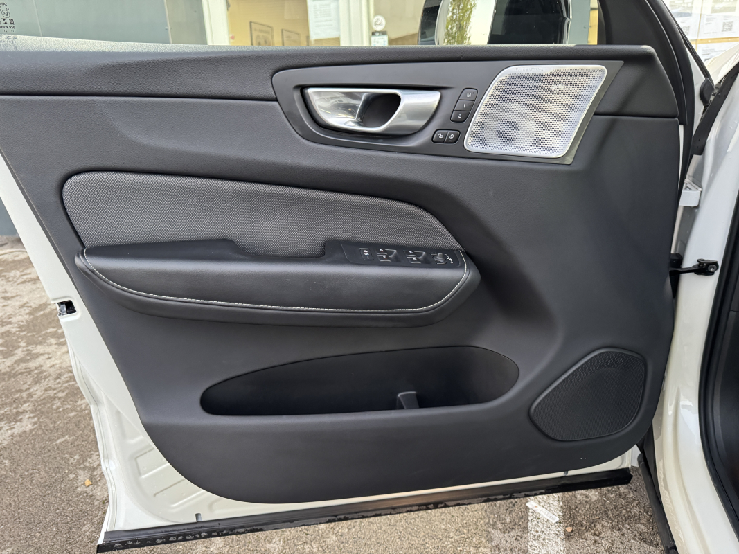Volvo XC60 — 35
