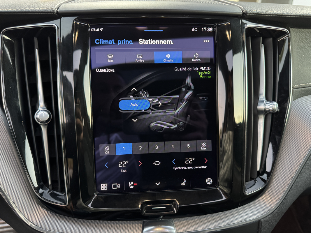 Volvo XC60 — 16