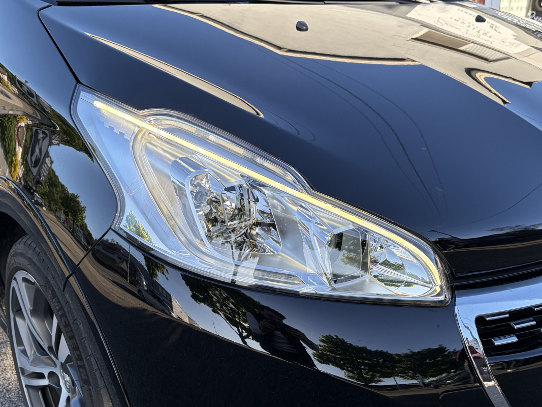 Peugeot 208 — 10