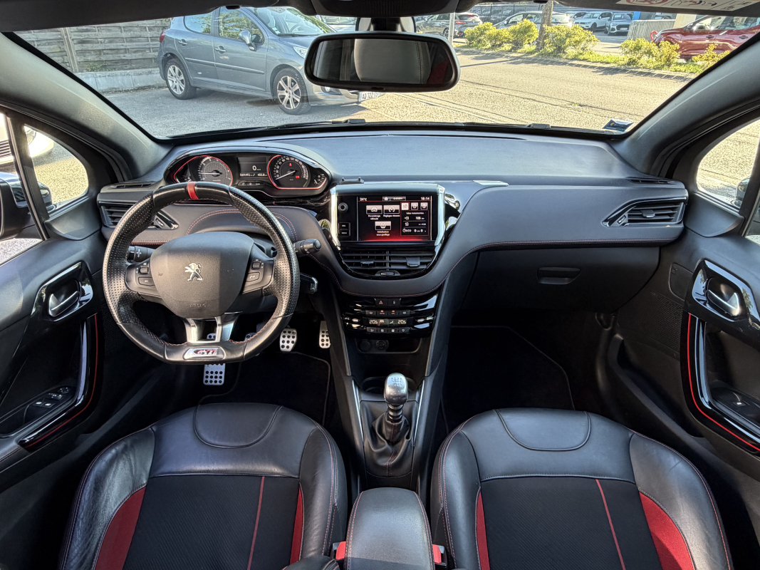Peugeot 208 — 15