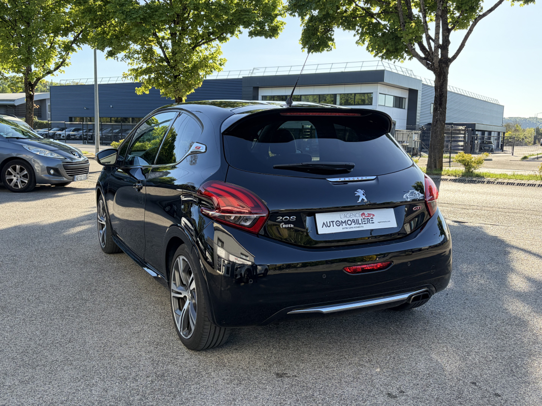 Peugeot 208 — 6