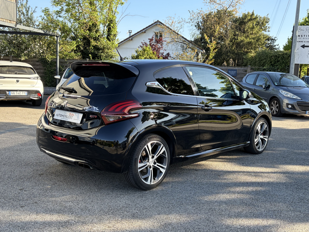 Peugeot 208 — 8