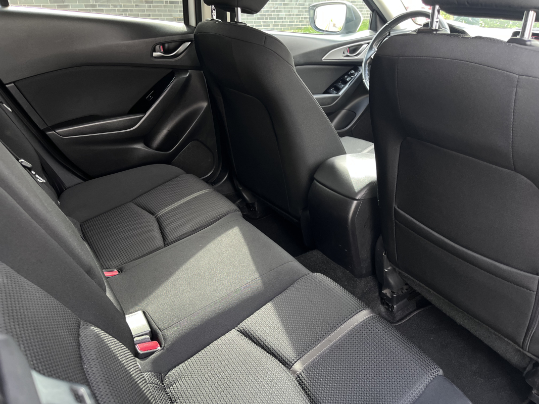 Mazda Mazda 3 — 32