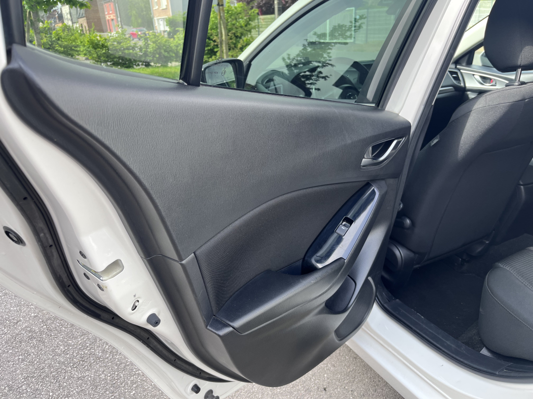 Mazda Mazda 3 — 28