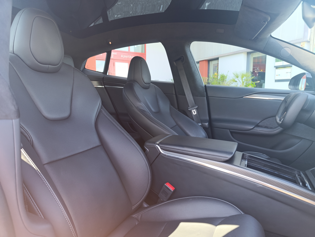 Tesla Model S — 12