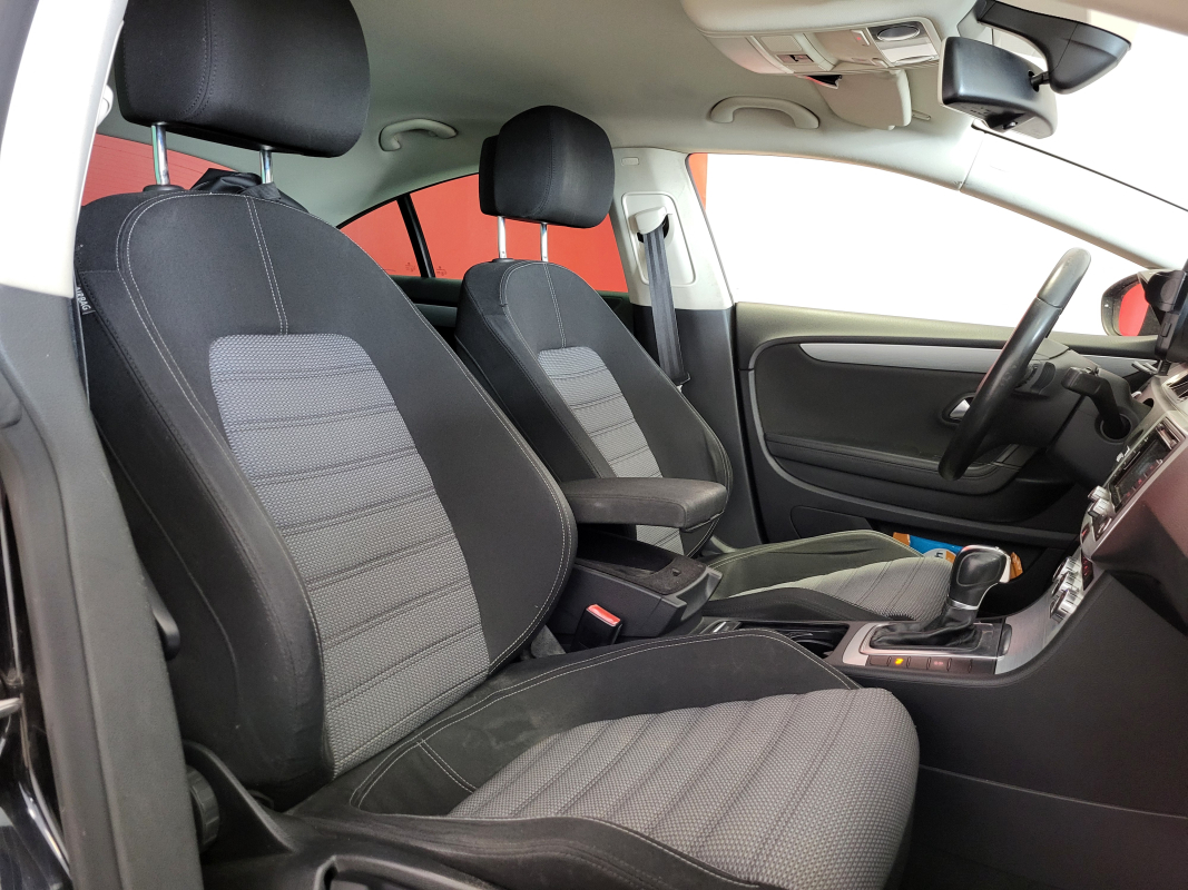 Volkswagen Passat CC — 12