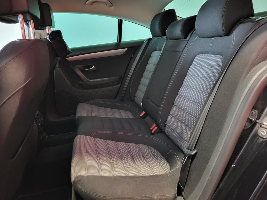 Volkswagen Passat CC — 11