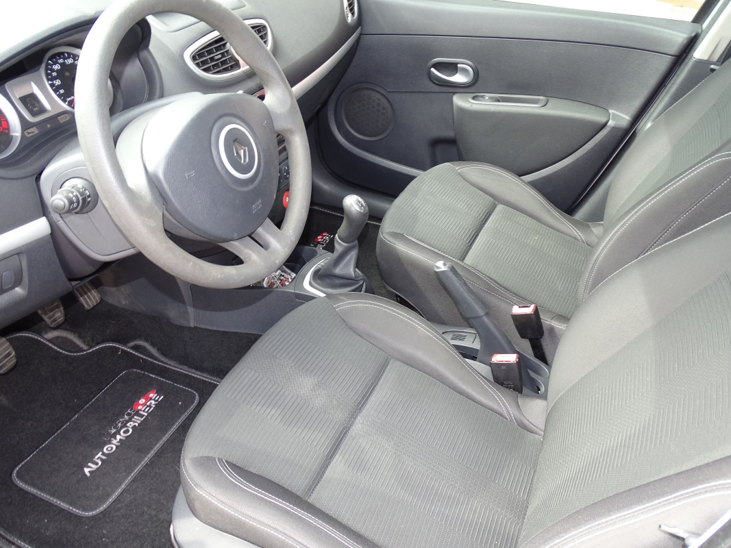 Renault Clio — 10