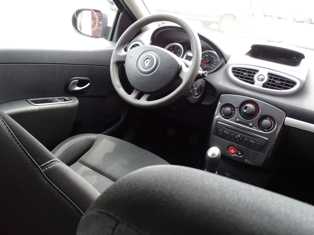 Renault Clio — 19