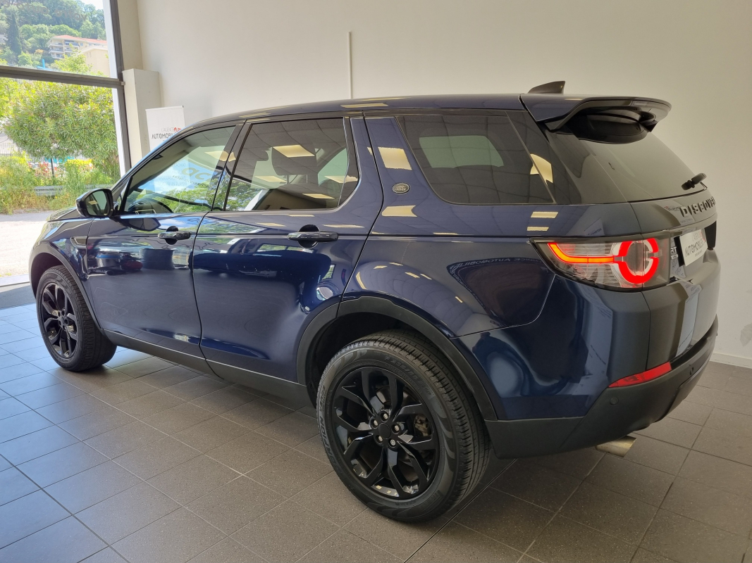 Land Rover Discovery — 4
