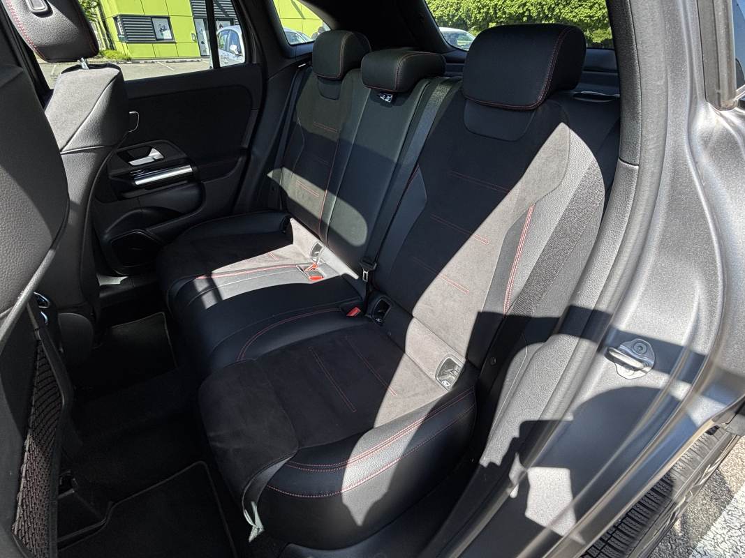 Mercedes GLA — 12