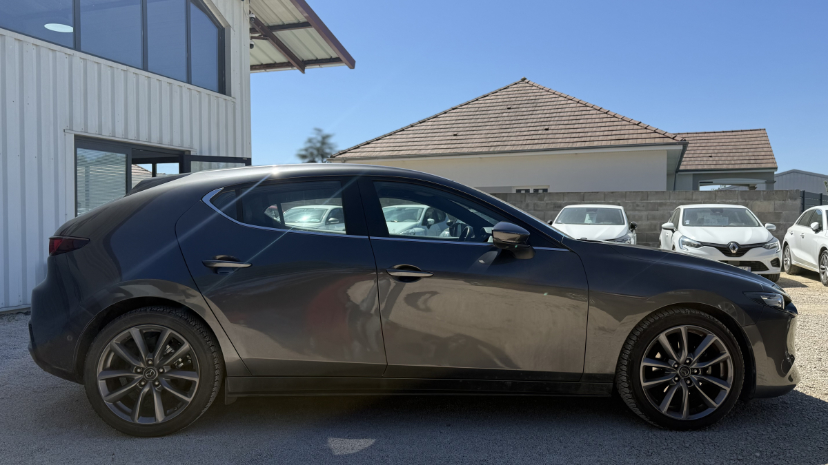 Mazda Mazda 3 — 8