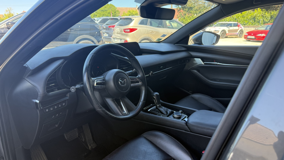 Mazda Mazda 3 — 9