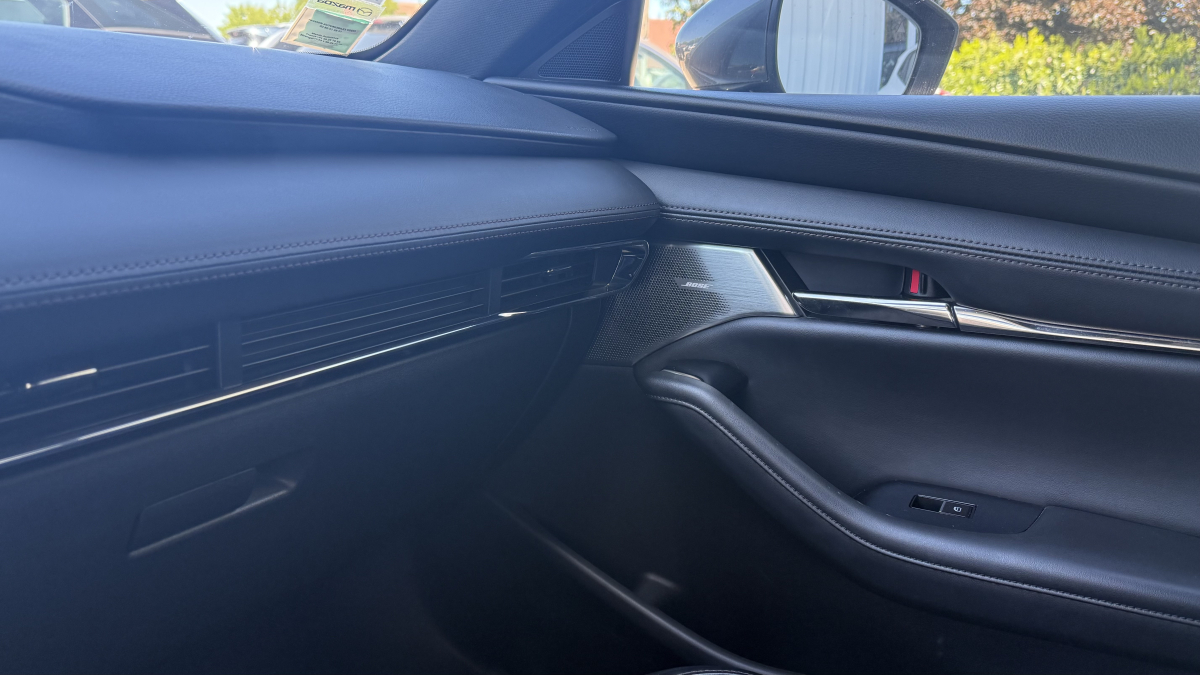 Mazda Mazda 3 — 19