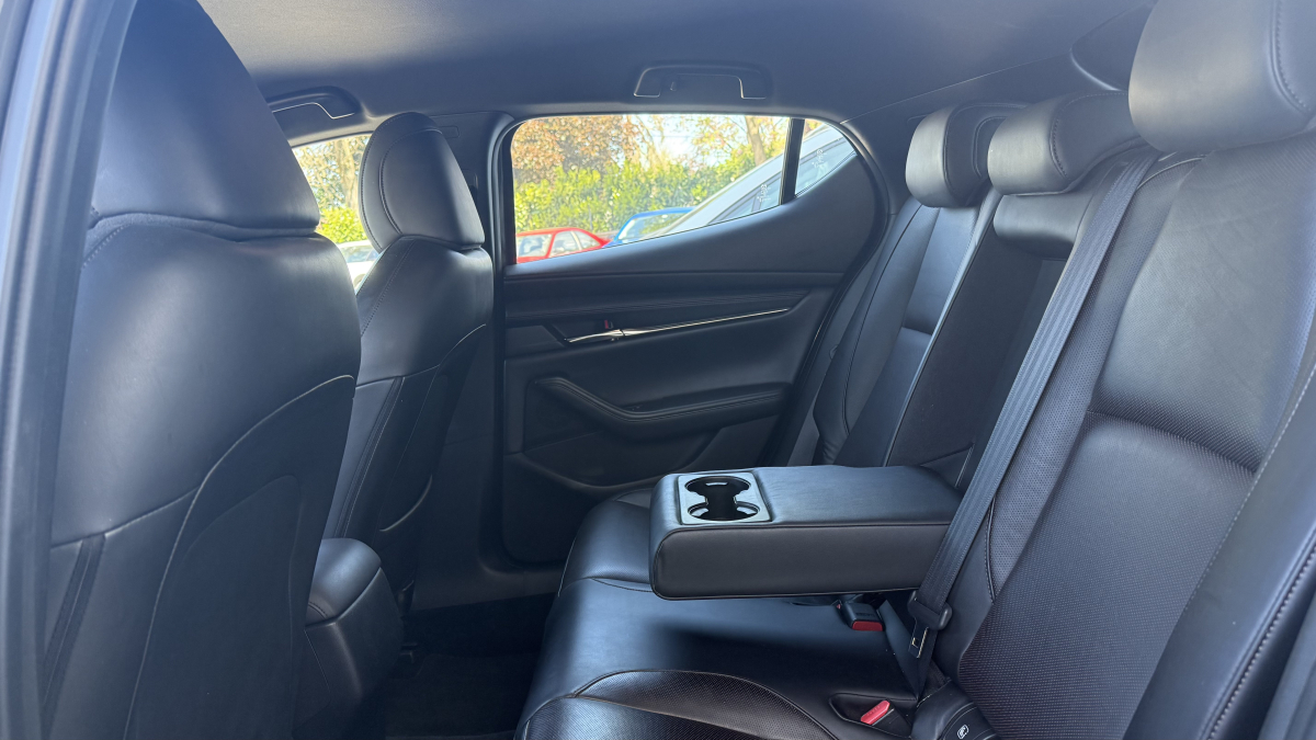 Mazda Mazda 3 — 21