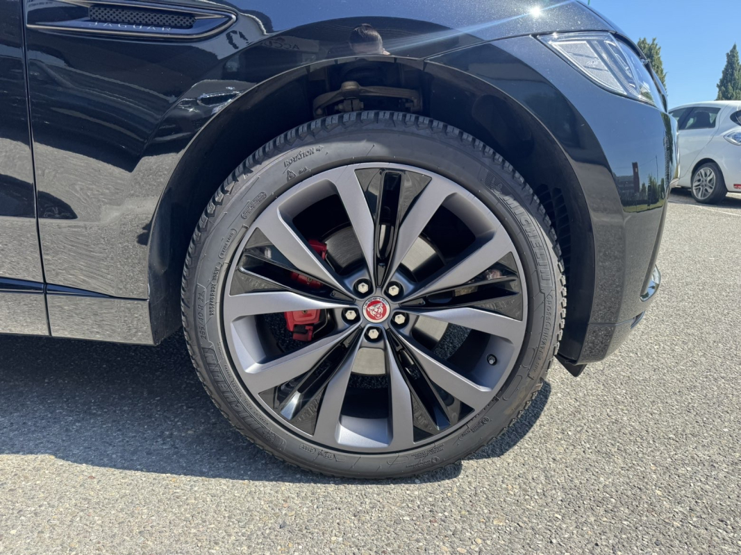 Jaguar F-Pace — 18