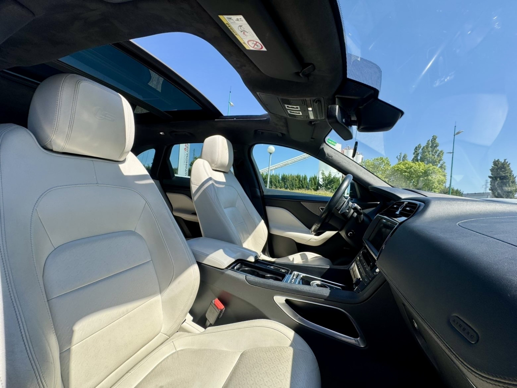 Jaguar F-Pace — 12