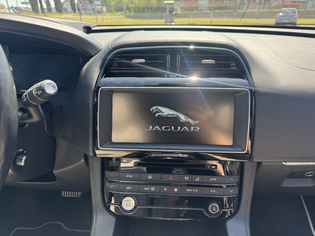 Jaguar F-Pace — 15