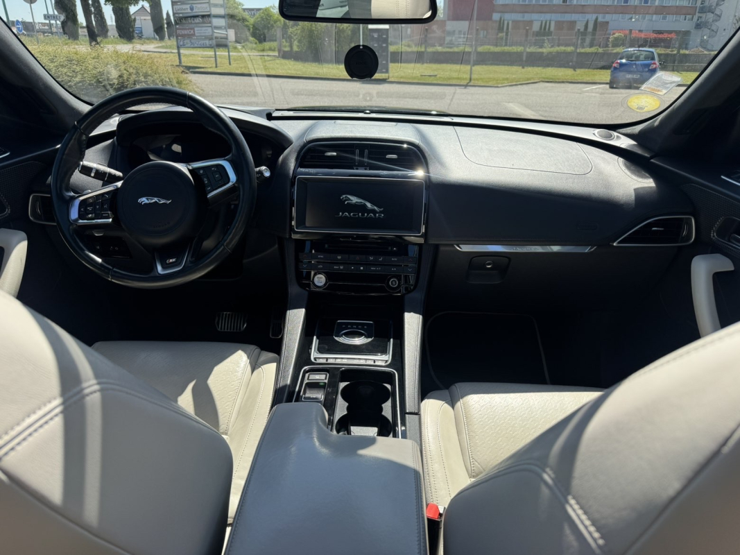 Jaguar F-Pace — 14