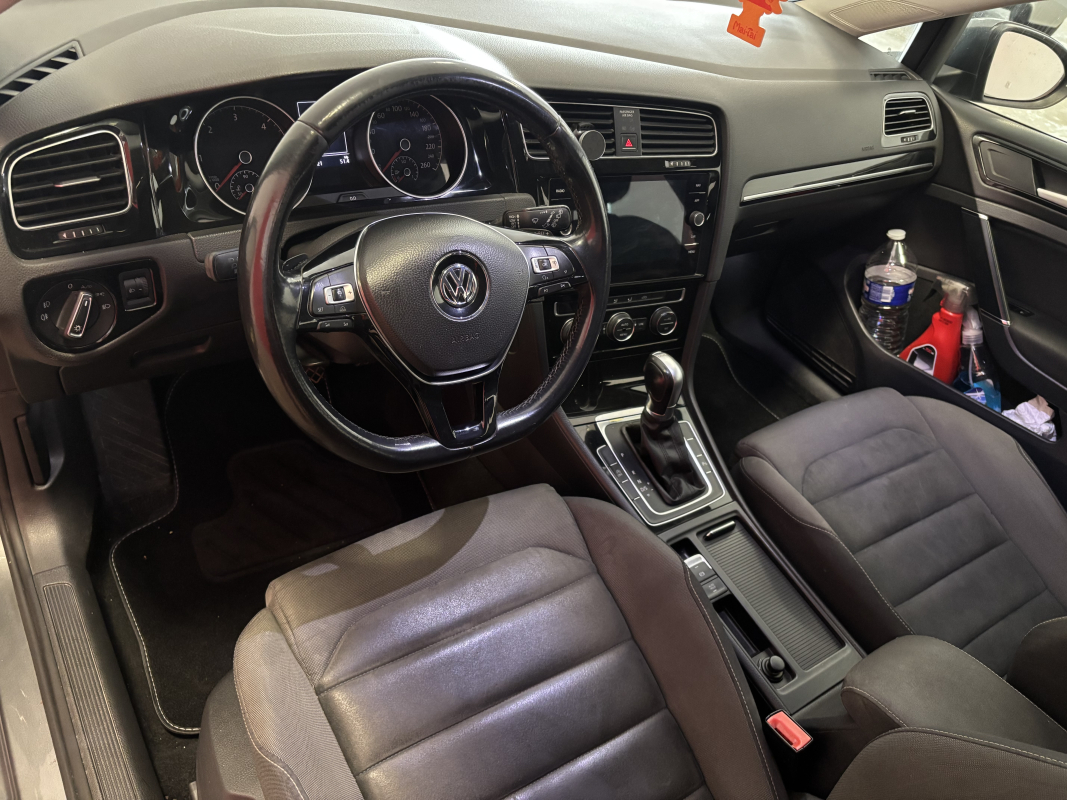 Volkswagen Golf — 14
