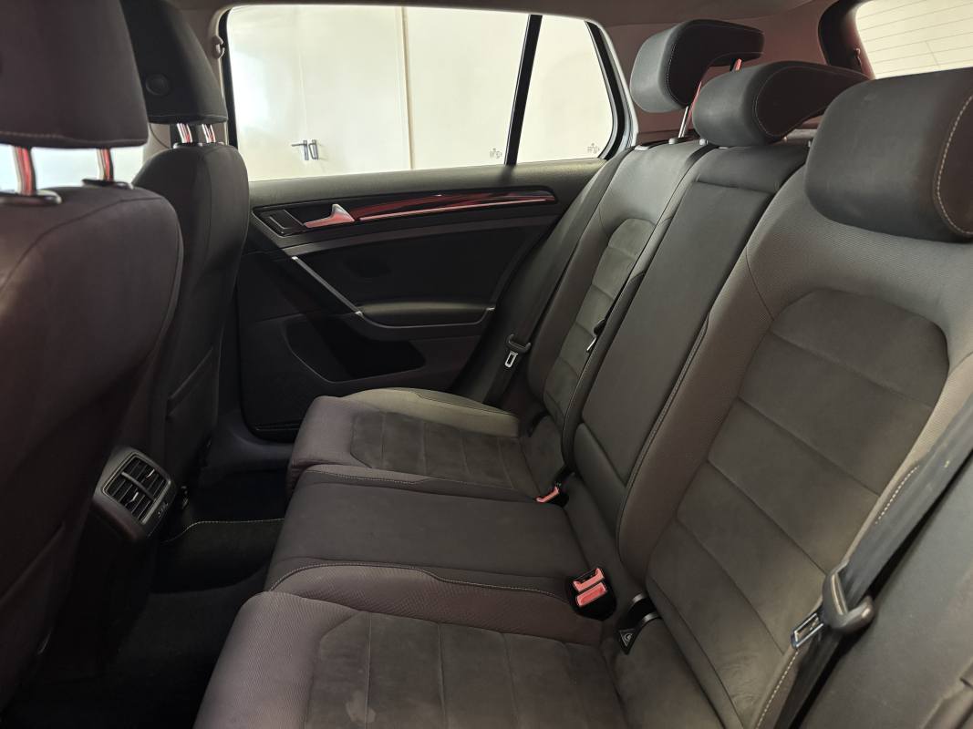 Volkswagen Golf — 15