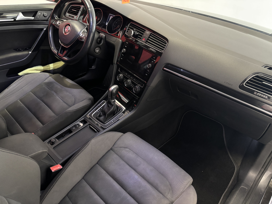 Volkswagen Golf — 31