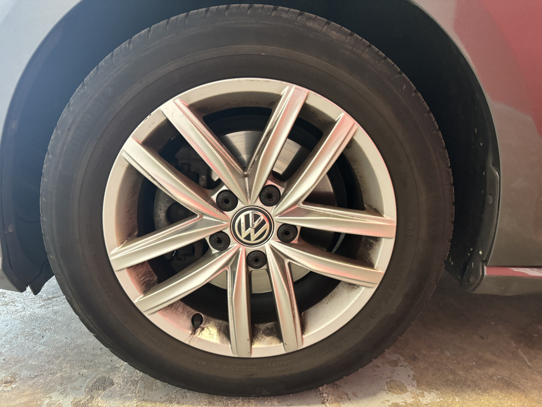 Volkswagen Golf — 32