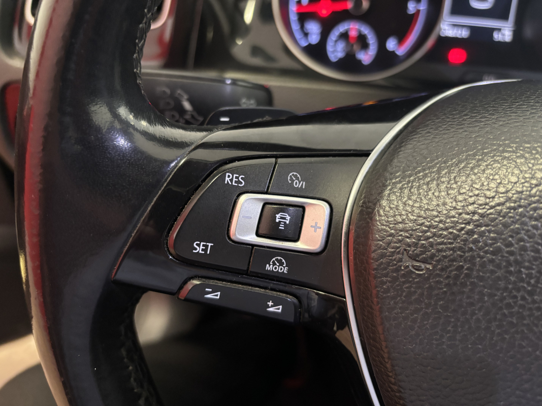 Volkswagen Golf — 23
