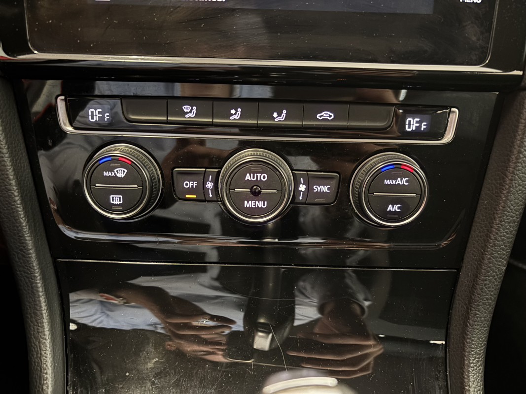 Volkswagen Golf — 17