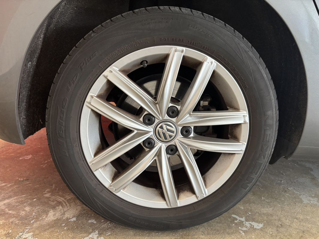 Volkswagen Golf — 33