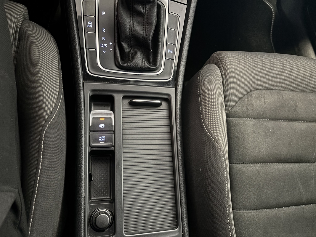 Volkswagen Golf — 25