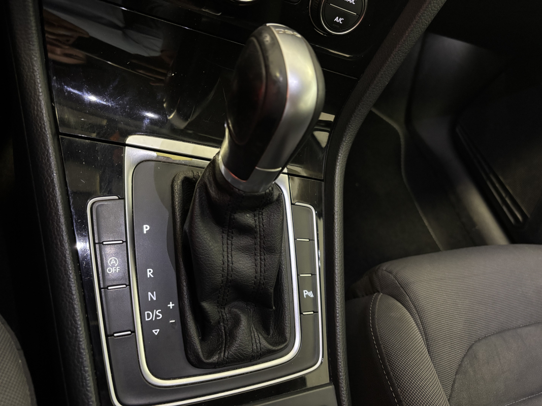 Volkswagen Golf — 18