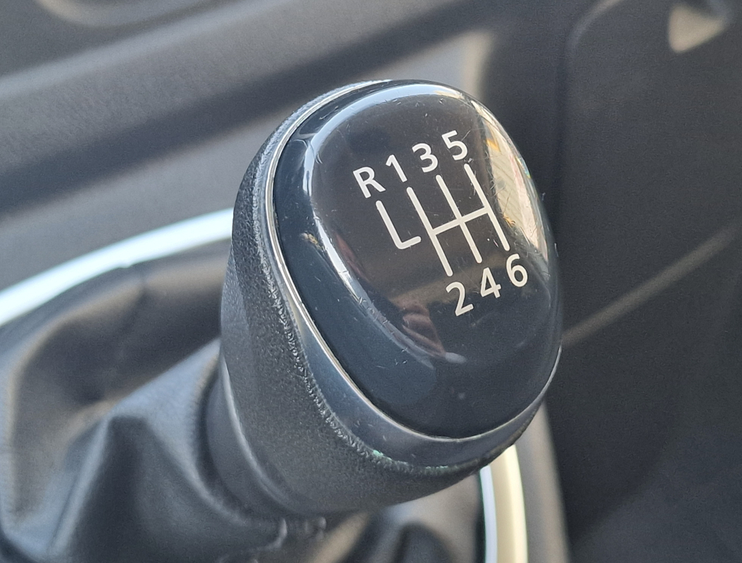 Renault Trafic — 12