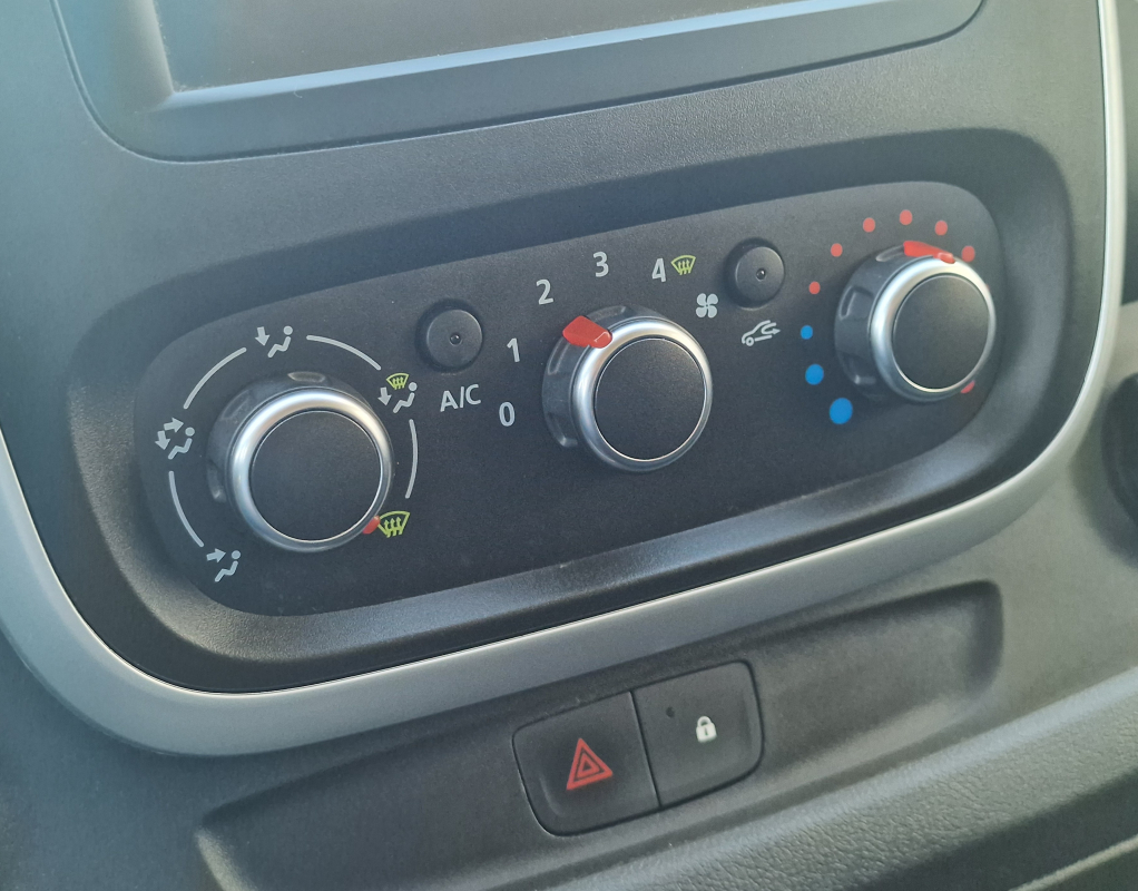 Renault Trafic — 13