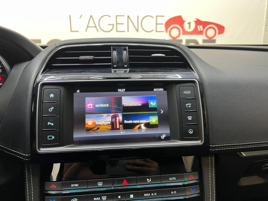 Jaguar F-Pace — 15