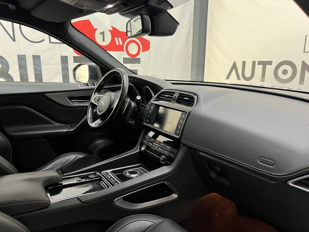 Jaguar F-Pace — 12
