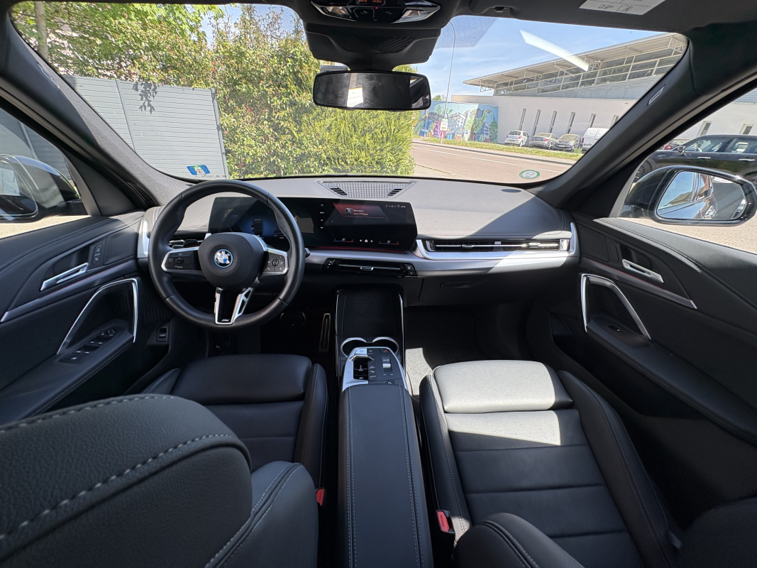Bmw iX1 — 11