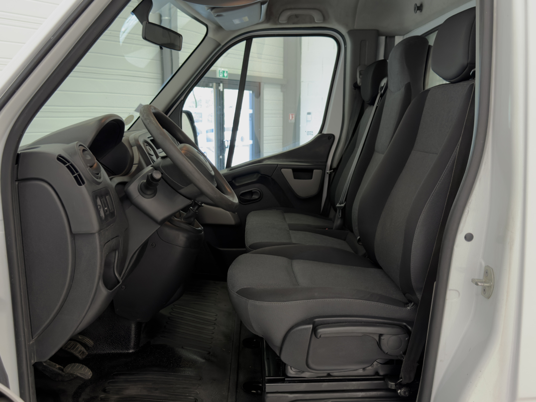 Renault Master — 12