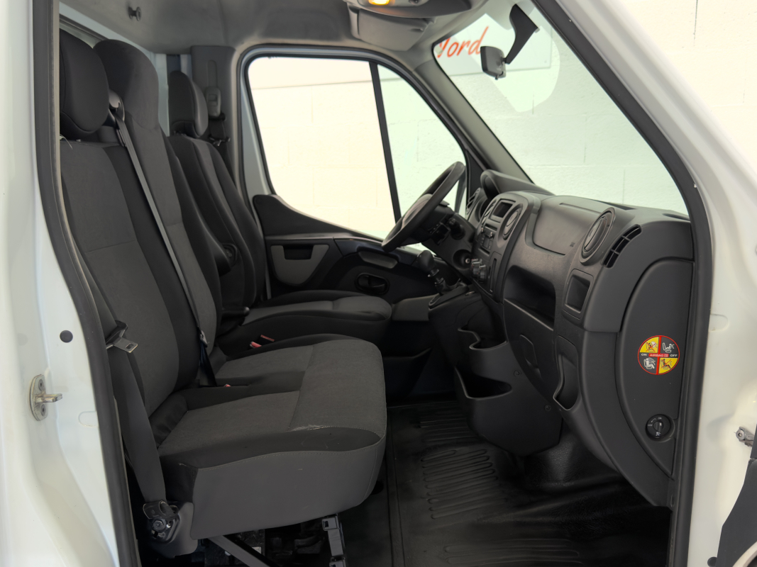 Renault Master — 10