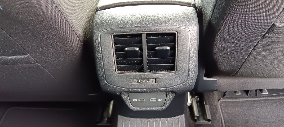 Volkswagen T-roc — 18