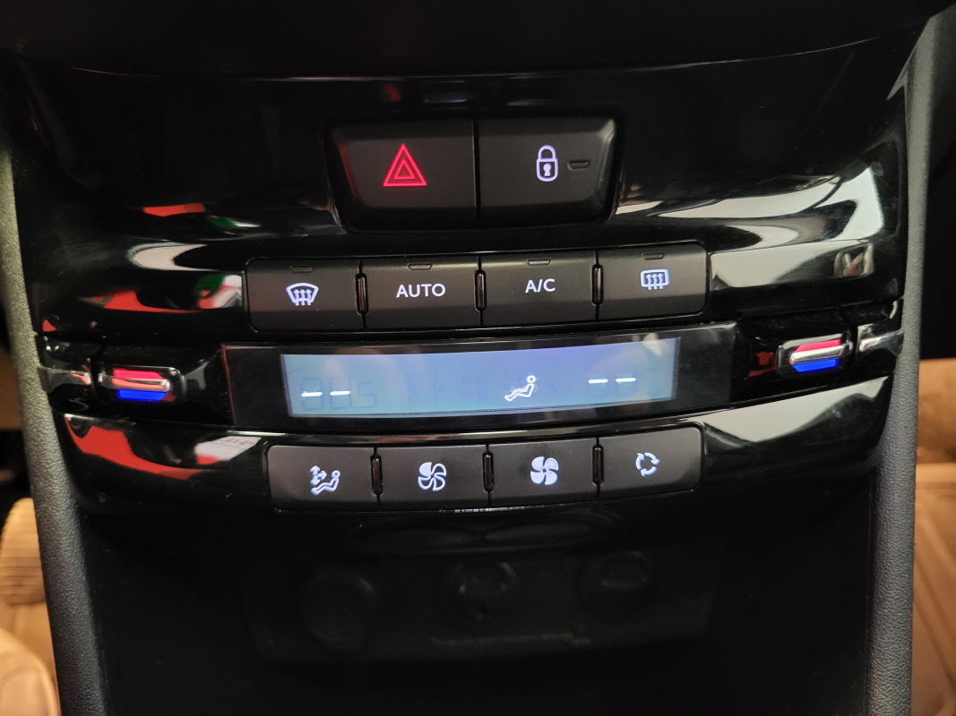 Peugeot 2008 — 27