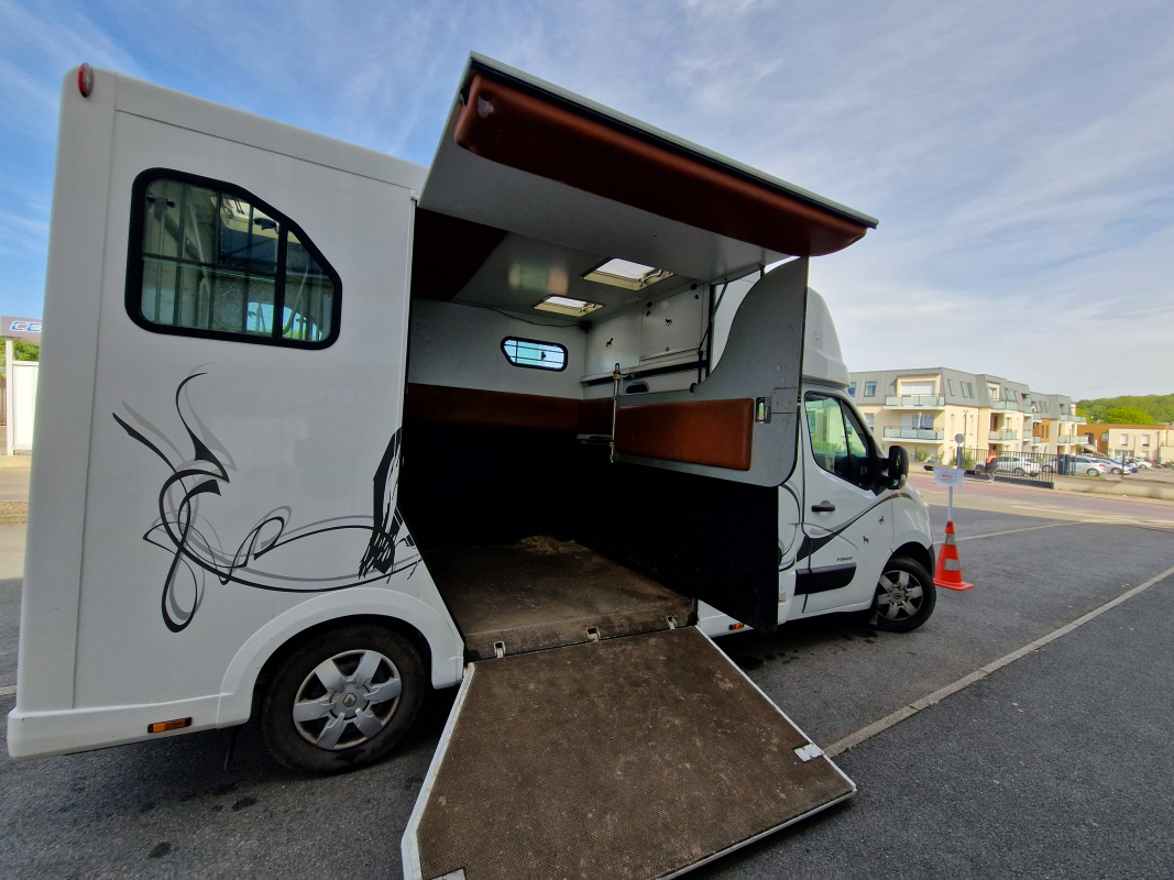 Renault Master — 24