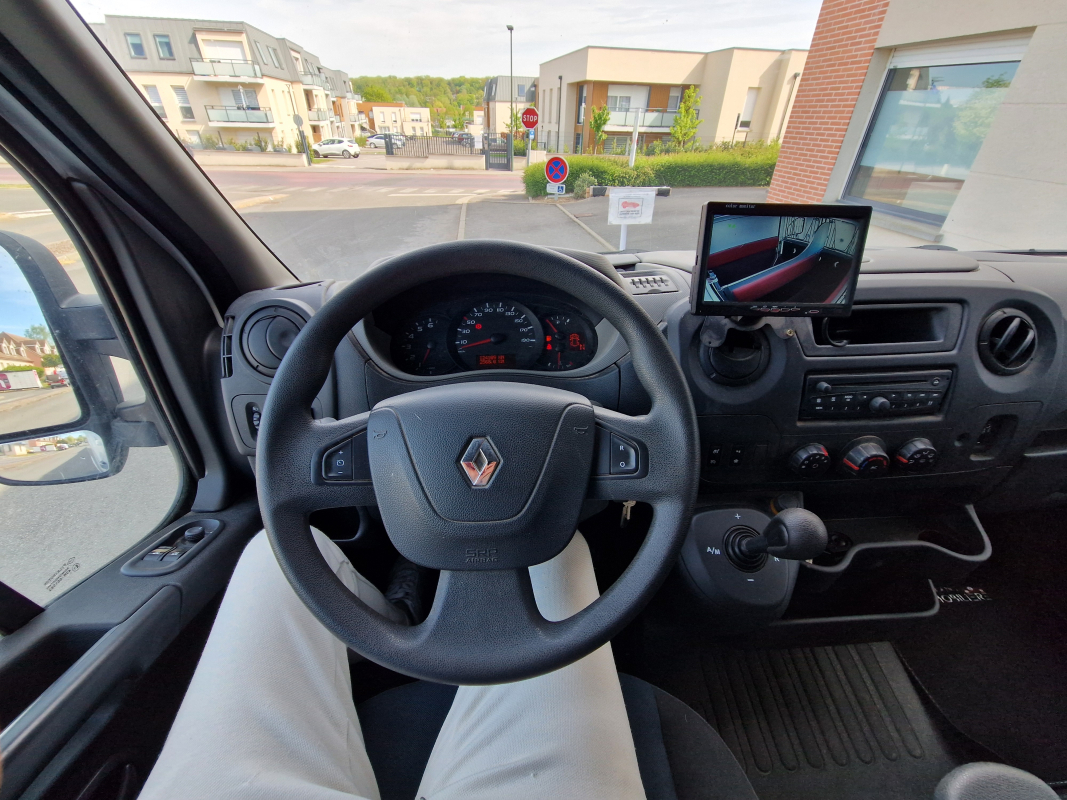 Renault Master — 9