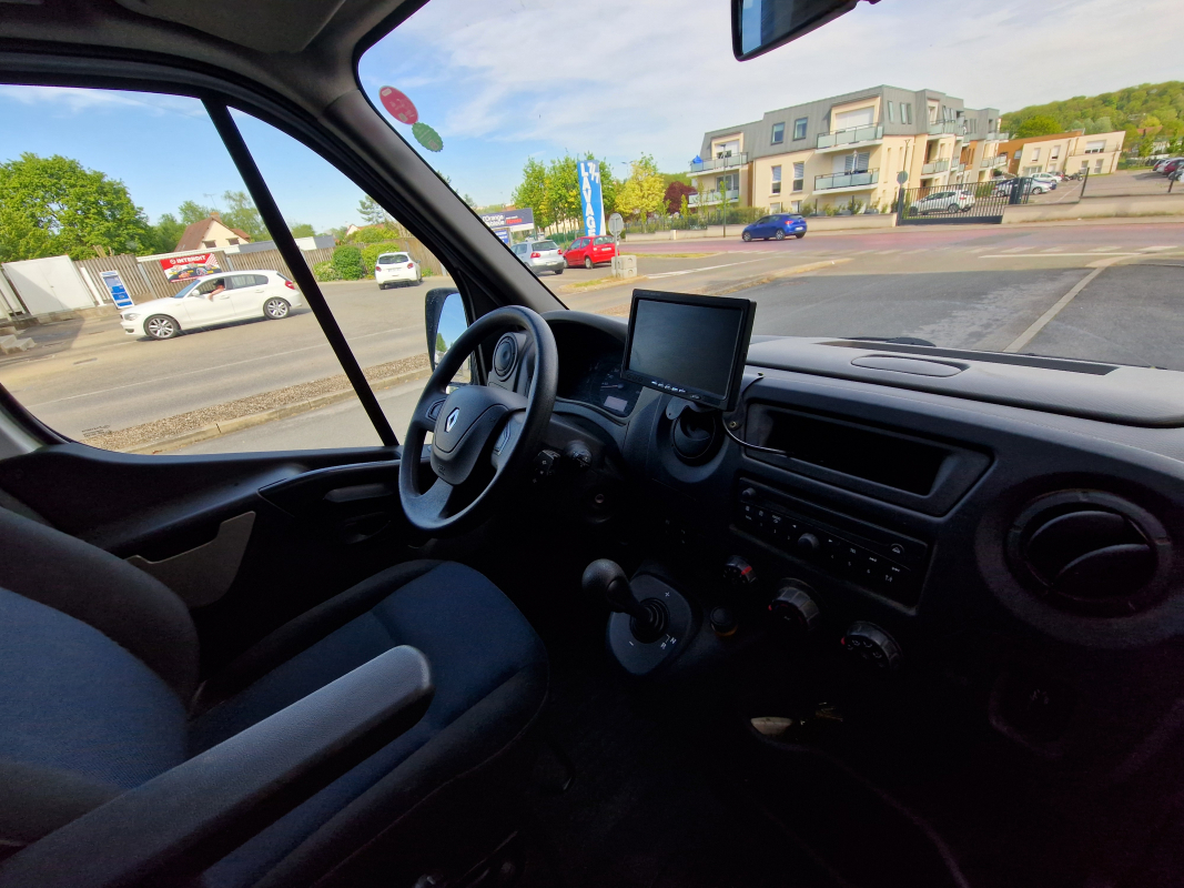 Renault Master — 25